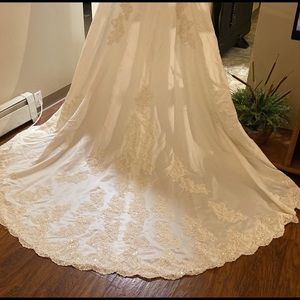 Whitish Ivory Wedding Dress - Size 18 (tight fitting) OBO
